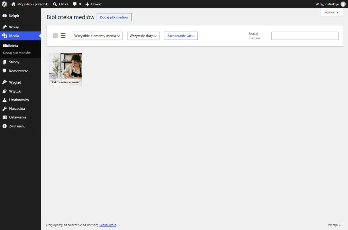 WordPress: Biblioteka mediów zawierająca przykładowe zdjęcie Pakowanie ceramiki